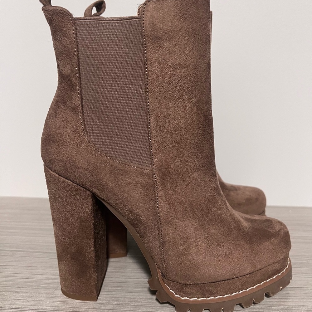 Brand new brown suede inspired boot.